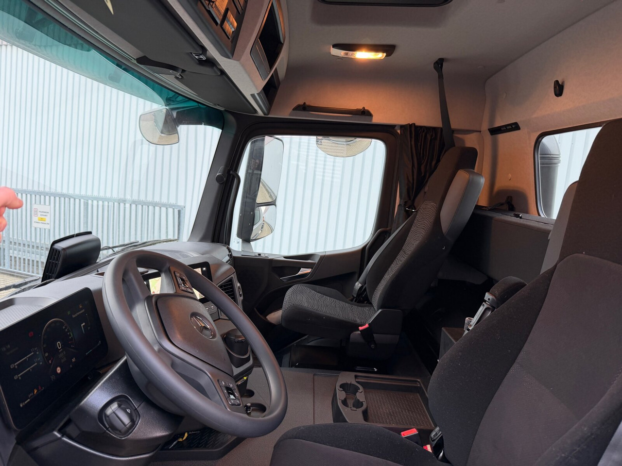 Mercedes-Benz Arocs 2542 L 6x2/4 Arocs 2542/45 L 6x2/4, Vorlauflenk-/liftachse, Navi, MultimediaCockpit - Грузовик-шасси: фото 2 Mercedes-Benz Arocs 2542 L 6x2/4 Arocs 2542/45 L 6x2/4, Vorlauflenk-/liftachse, Navi, MultimediaCockpit - Грузовик-шасси: фото 2