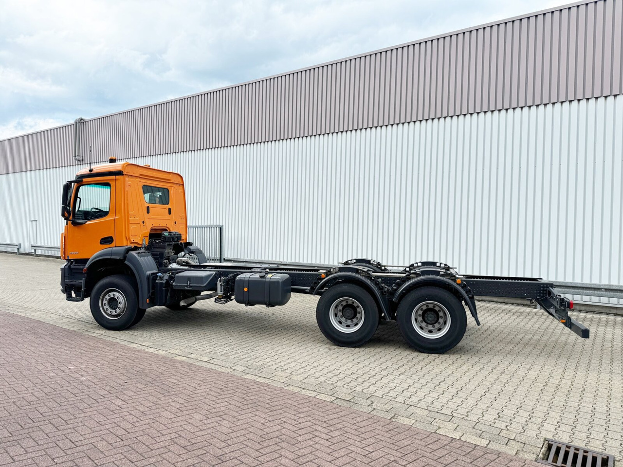 Mercedes-Benz Arocs 2633 6x4, Automatik, 2x Nebenantrieb Arocs 2633 6x4, 2x Nebenantrieb - Грузовик-шасси: фото 2 Mercedes-Benz Arocs 2633 6x4, Automatik, 2x Nebenantrieb Arocs 2633 6x4, 2x Nebenantrieb - Грузовик-шасси: фото 2