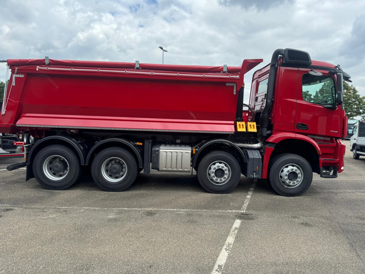 Mercedes-Benz Arocs 4145 K 8x4/4 Arocs 4145 K 8x4/4, Grounder, MultimediaCockpit, Navi, Stahlmulde ca. 16m³ - Внедорожный самосвал: фото 4 Mercedes-Benz Arocs 4145 K 8x4/4 Arocs 4145 K 8x4/4, Grounder, MultimediaCockpit, Navi, Stahlmulde ca. 16m³ - Внедорожный самосвал: фото 4