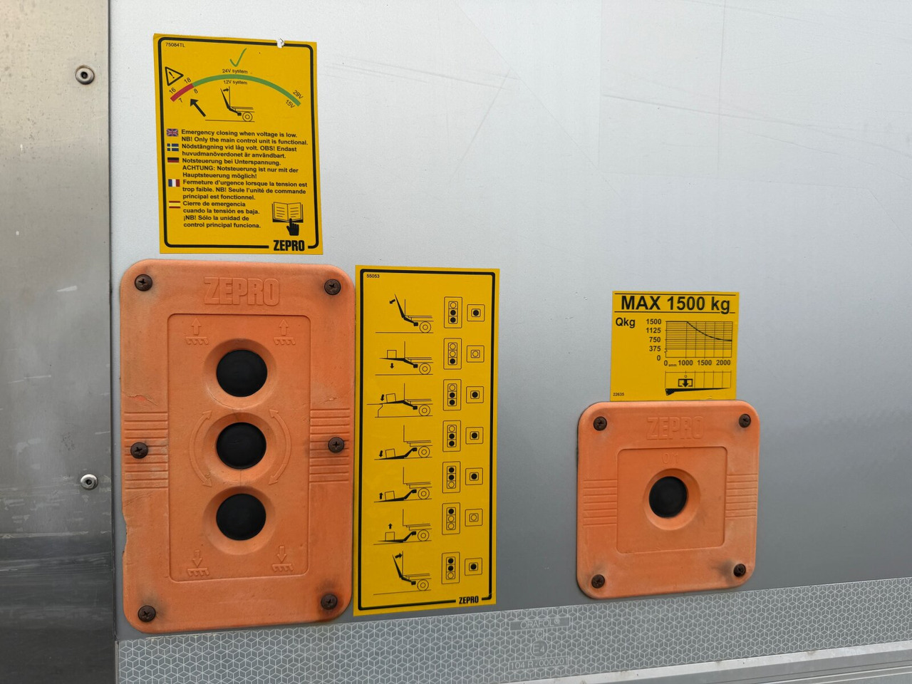 Mercedes-Benz Atego 1330 4x4 Atego 1330 4x4, Iso-Koffer mit Heizung, LBW - Грузовик с закрытым кузовом: фото 5 Mercedes-Benz Atego 1330 4x4 Atego 1330 4x4, Iso-Koffer mit Heizung, LBW - Грузовик с закрытым кузовом: фото 5