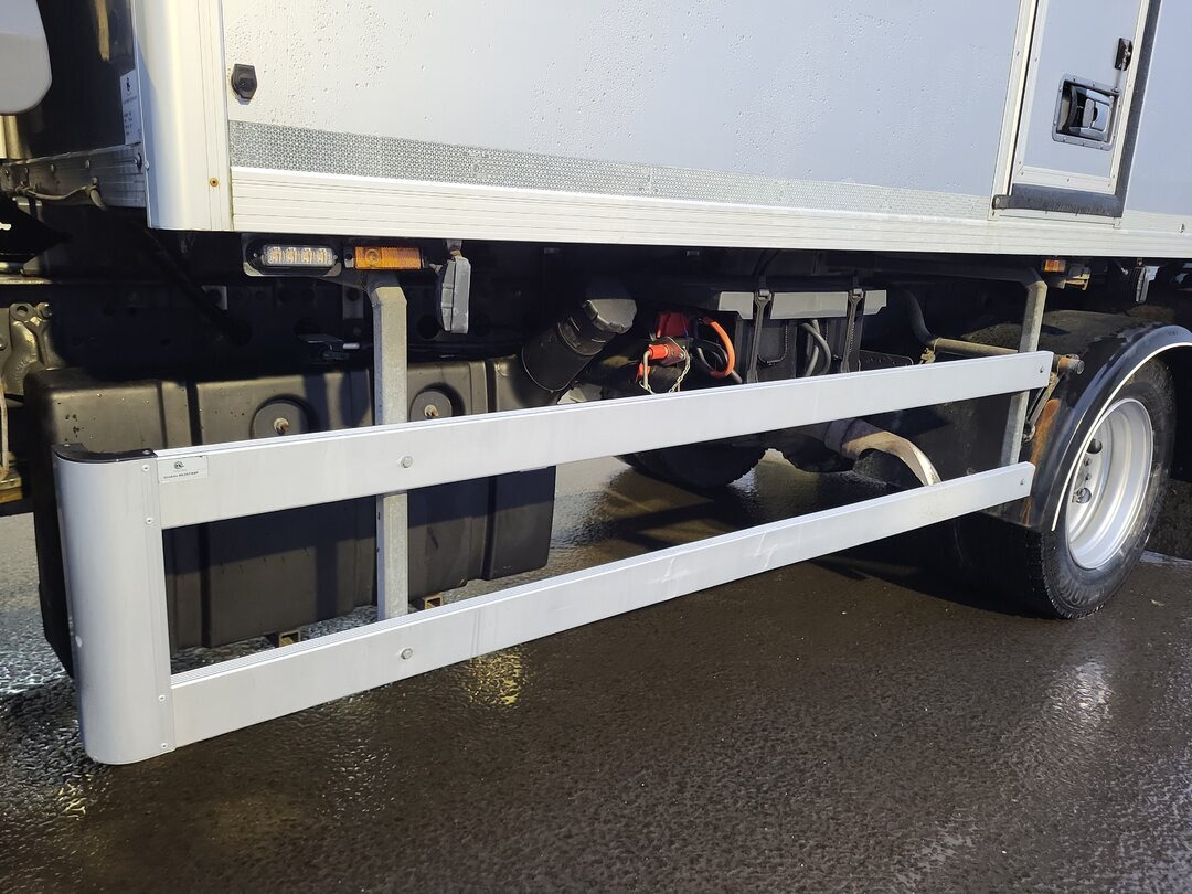 Mercedes-Benz Atego 1330 4x4 Atego 1330 4x4, Iso-Koffer mit Heizung und LBW - Грузовик с закрытым кузовом: фото 4 Mercedes-Benz Atego 1330 4x4 Atego 1330 4x4, Iso-Koffer mit Heizung und LBW - Грузовик с закрытым кузовом: фото 4