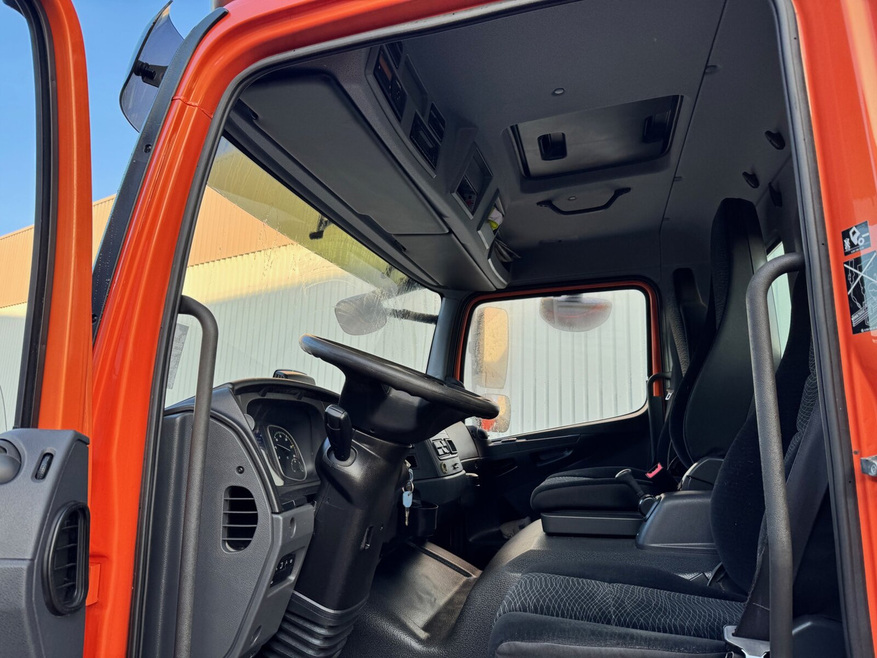 Mercedes-Benz Atego 824 L 4x2 Atego 824 L 4x2, Motorabtrieb, City-Abroller - Крюковой мультилифт: фото 3 Mercedes-Benz Atego 824 L 4x2 Atego 824 L 4x2, Motorabtrieb, City-Abroller - Крюковой мультилифт: фото 3