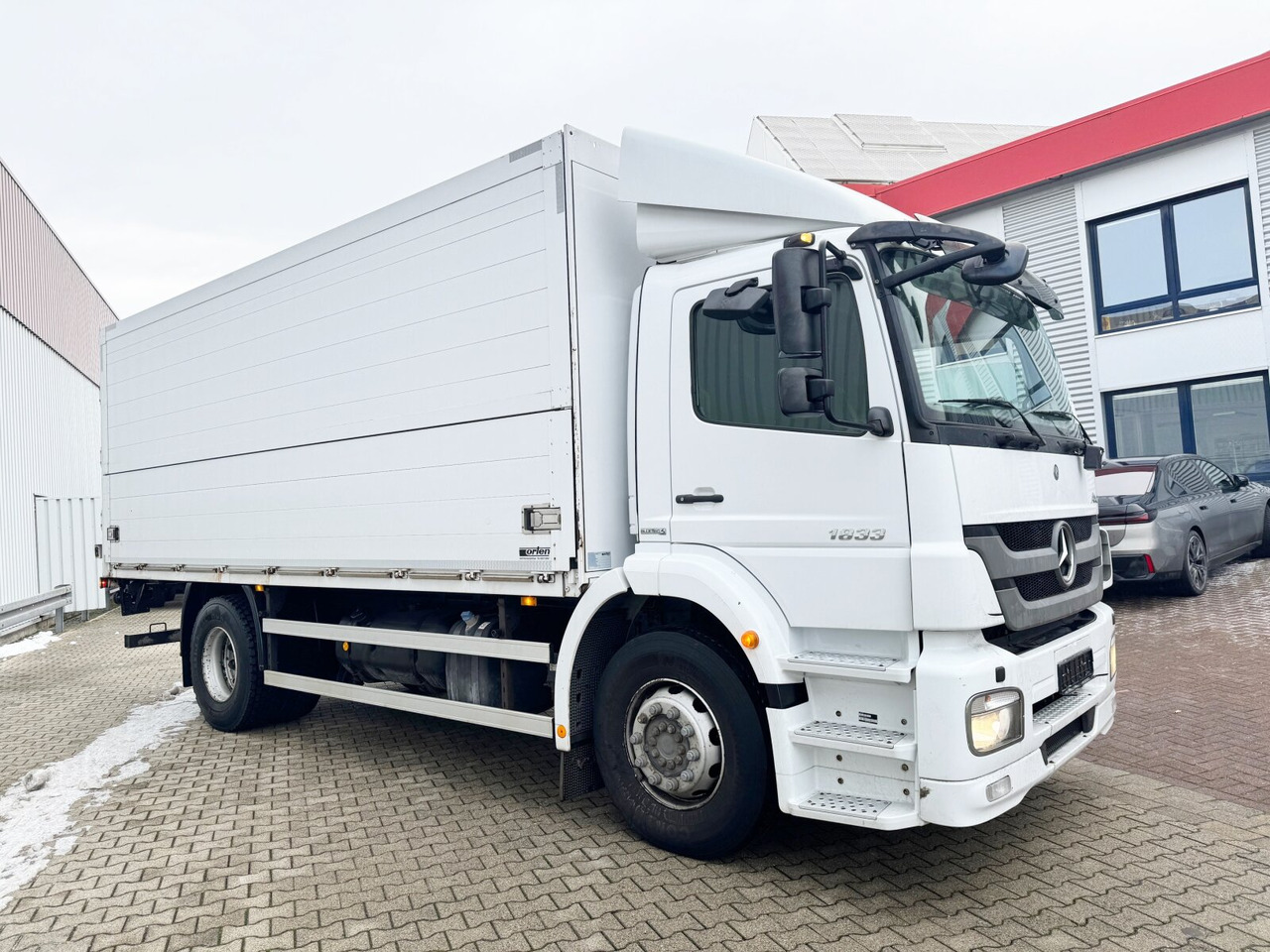 Грузовик с закрытым кузовом Mercedes-Benz Axor 1833 L 4x2 Axor 1833 L 4x2, Getränkekoffer: фото 8 Грузовик с закрытым кузовом Mercedes-Benz Axor 1833 L 4x2 Axor 1833 L 4x2, Getränkekoffer: фото 8