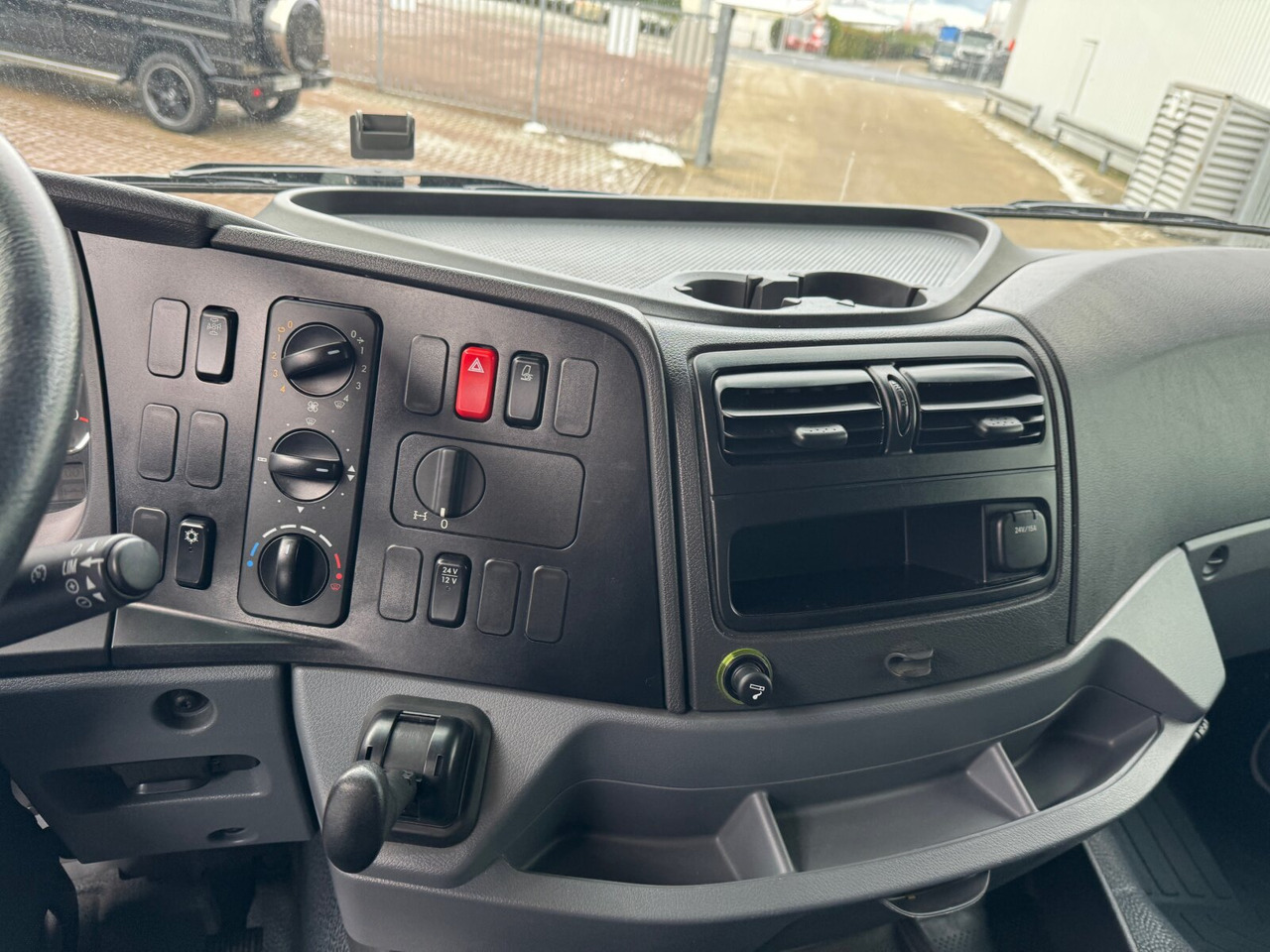 Грузовик с закрытым кузовом Mercedes-Benz Axor 1833 L 4x2 Axor 1833 L 4x2, Getränkekoffer: фото 5 Грузовик с закрытым кузовом Mercedes-Benz Axor 1833 L 4x2 Axor 1833 L 4x2, Getränkekoffer: фото 5