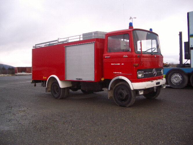 Mercedes-Benz LP 813 4x2 TLF8 LP 813 4x2 TLF8 Feuerwehr - Пожарная машина: фото 1 Mercedes-Benz LP 813 4x2 TLF8 LP 813 4x2 TLF8 Feuerwehr - Пожарная машина: фото 1