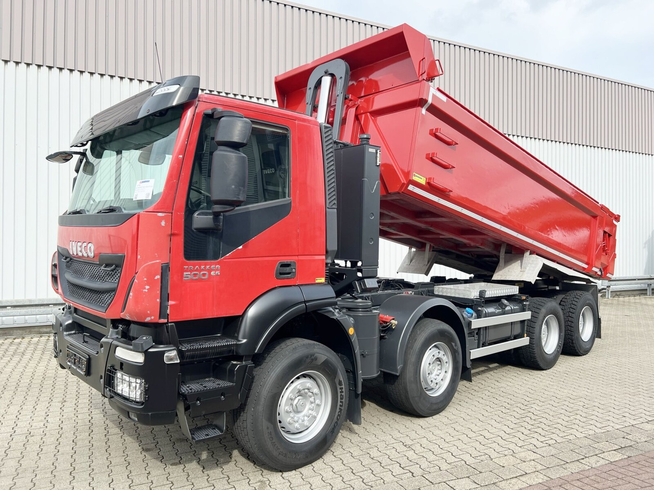 Trakker AD410T50 8x4 Trakker AD410T50 8x4, Stahlmulde ca. 16m³, hydr. Heckklappe - Самосвал: фото 1 Trakker AD410T50 8x4 Trakker AD410T50 8x4, Stahlmulde ca. 16m³, hydr. Heckklappe - Самосвал: фото 1