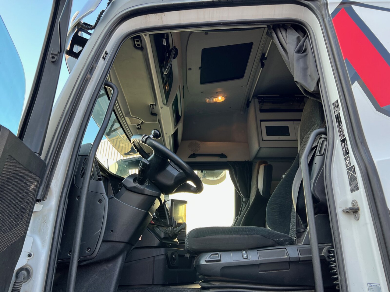 Mercedes-Benz Arocs 3351 LS 6x4 Arocs 3351 LS 6x4, StreamSpace, Bi-Xenon, Hydraulik - Тягач: фото 2 Mercedes-Benz Arocs 3351 LS 6x4 Arocs 3351 LS 6x4, StreamSpace, Bi-Xenon, Hydraulik - Тягач: фото 2