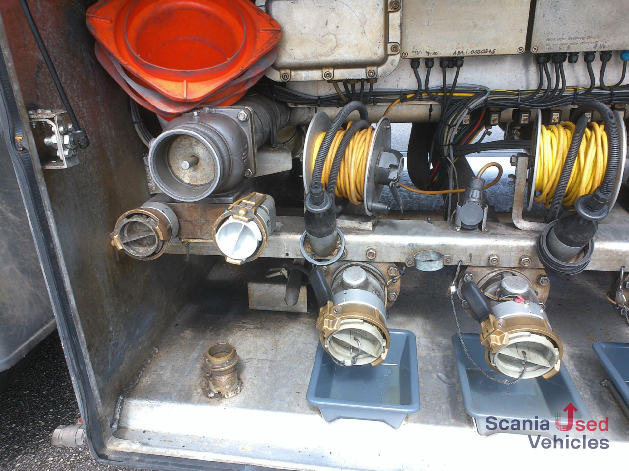 KTS Tankaufl. f. Kraftstoffe 4 Kammern 42400 L - Полуприцеп-цистерна: фото 2 KTS Tankaufl. f. Kraftstoffe 4 Kammern 42400 L - Полуприцеп-цистерна: фото 2