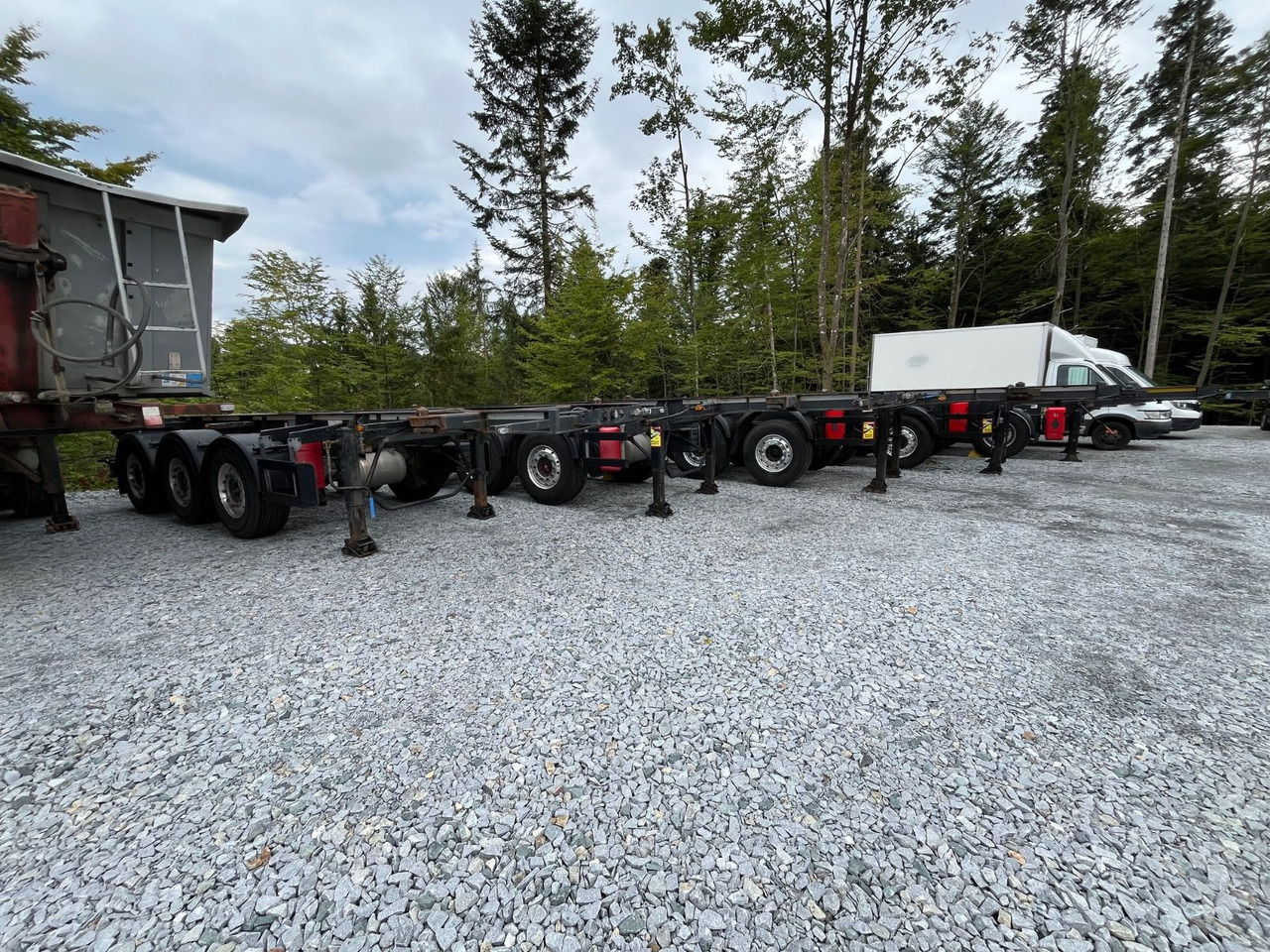 Schwarzmüller S1 R-Serie Tank Chassis ADR SAF Alufelgen - Полуприцеп-контейнеровоз/ Сменный кузов: фото 4 Schwarzmüller S1 R-Serie Tank Chassis ADR SAF Alufelgen - Полуприцеп-контейнеровоз/ Сменный кузов: фото 4