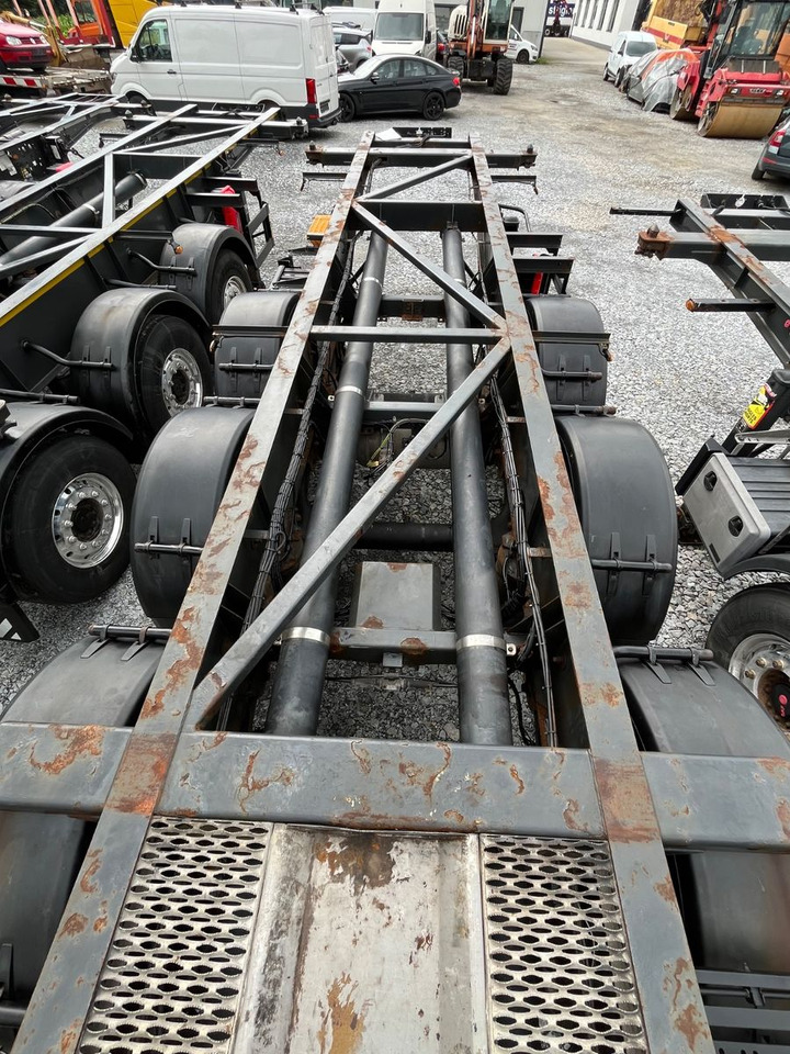 Schwarzmüller S1 R-Serie Tank Chassis ADR SAF Alufelgen - Полуприцеп-контейнеровоз/ Сменный кузов: фото 3 Schwarzmüller S1 R-Serie Tank Chassis ADR SAF Alufelgen - Полуприцеп-контейнеровоз/ Сменный кузов: фото 3