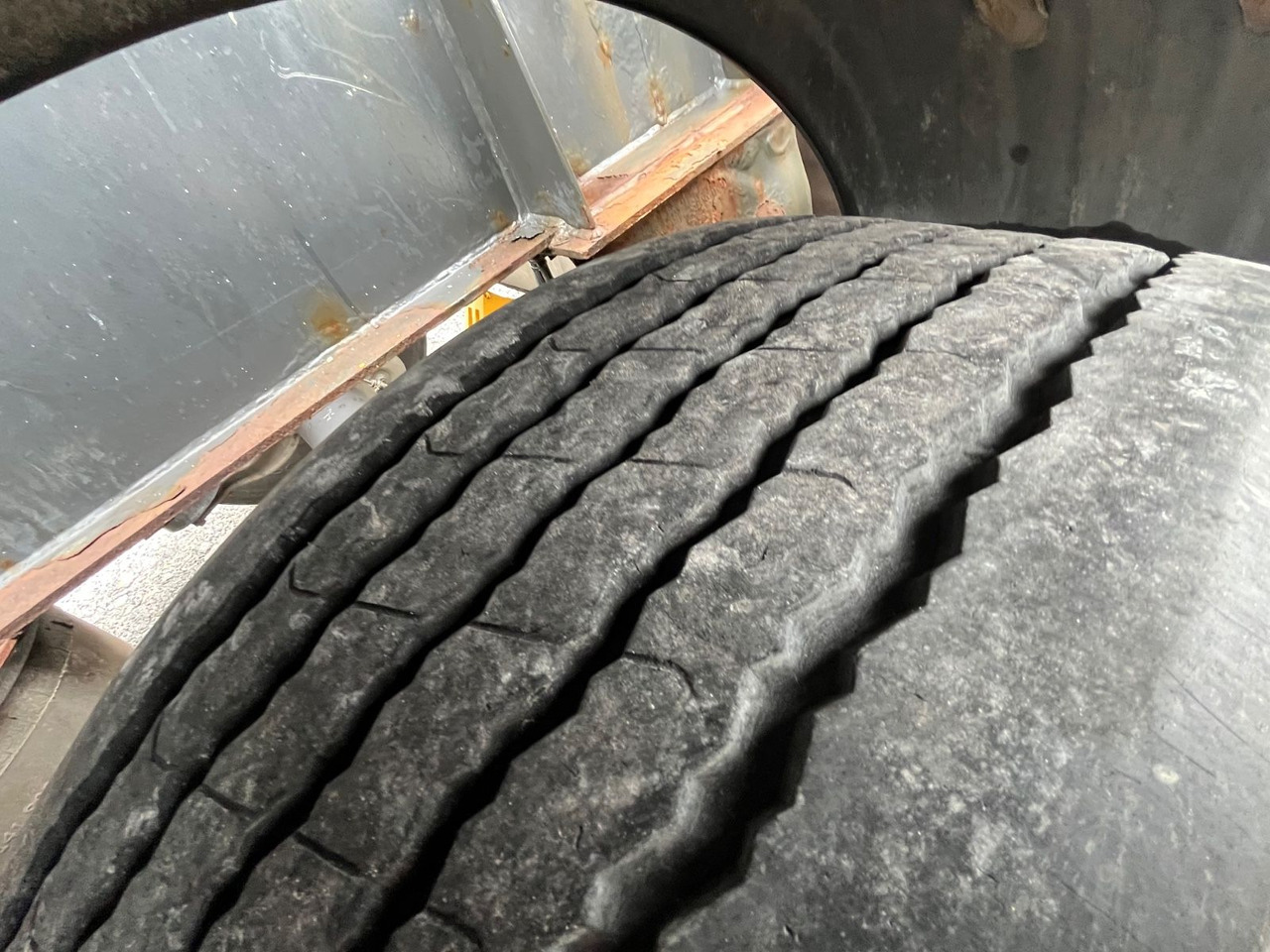 Schwarzmüller S1 R-Serie Tank Chassis ADR SAF Alufelgen - Полуприцеп-контейнеровоз/ Сменный кузов: фото 5 Schwarzmüller S1 R-Serie Tank Chassis ADR SAF Alufelgen - Полуприцеп-контейнеровоз/ Сменный кузов: фото 5