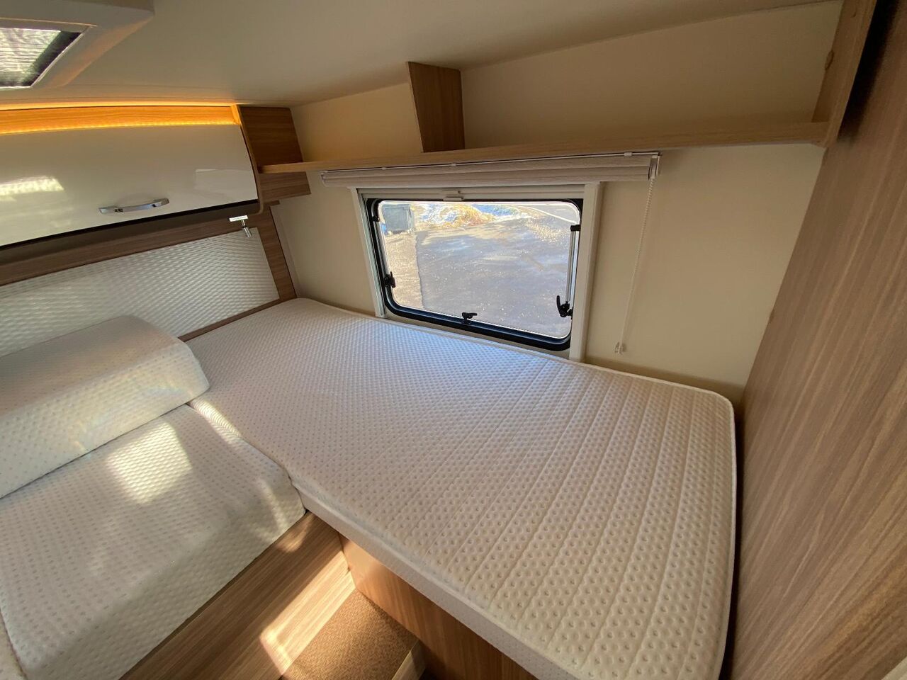 Полуинтегрированный автодом Bürstner Limited T 690 G Riva Loft: фото 19