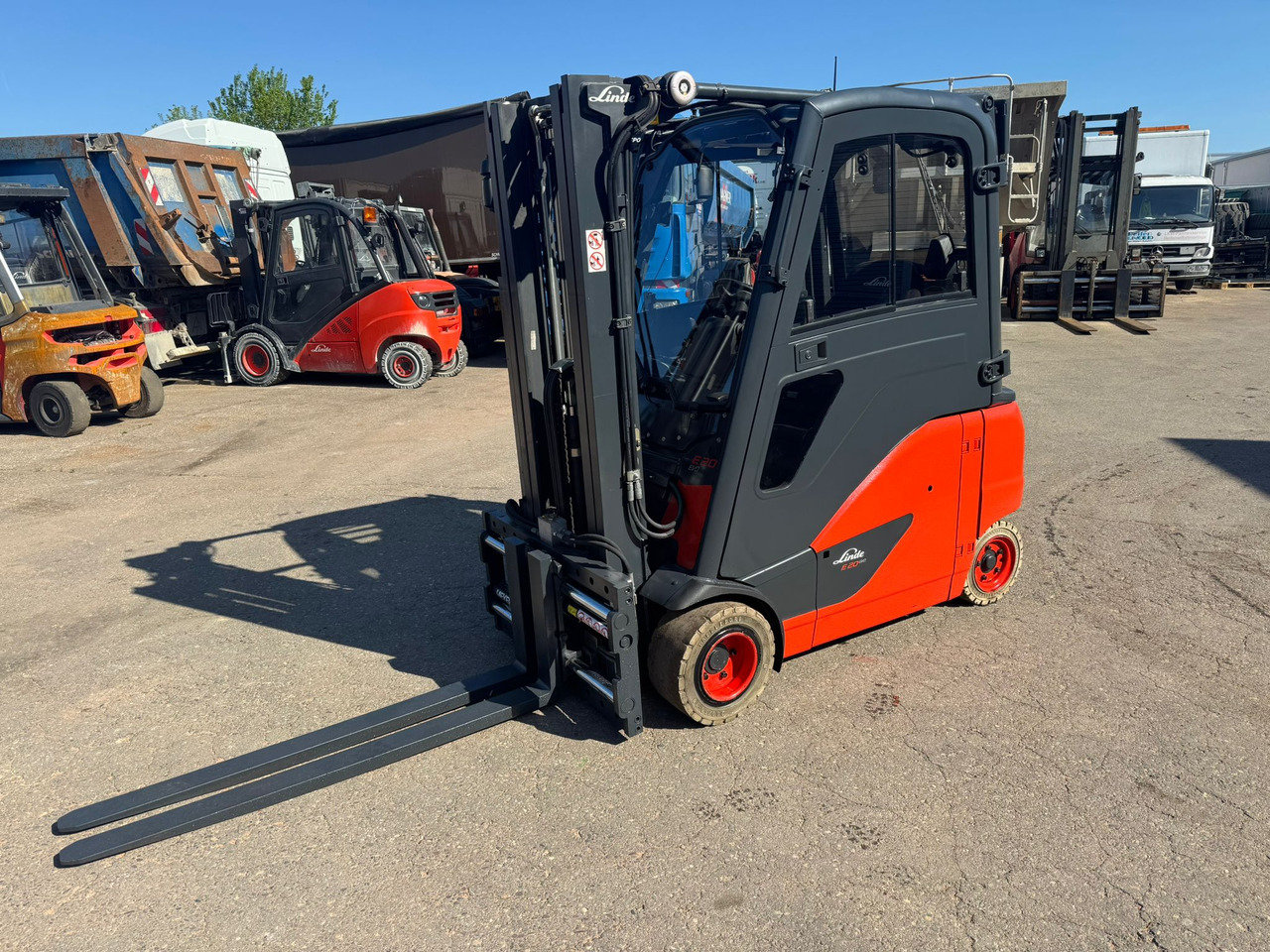LINDE E20PHL-02 Elektro Triplex Kabine Heizung integriertes Ladegerät - Электропогрузчик: фото 1 LINDE E20PHL-02 Elektro Triplex Kabine Heizung integriertes Ladegerät - Электропогрузчик: фото 1