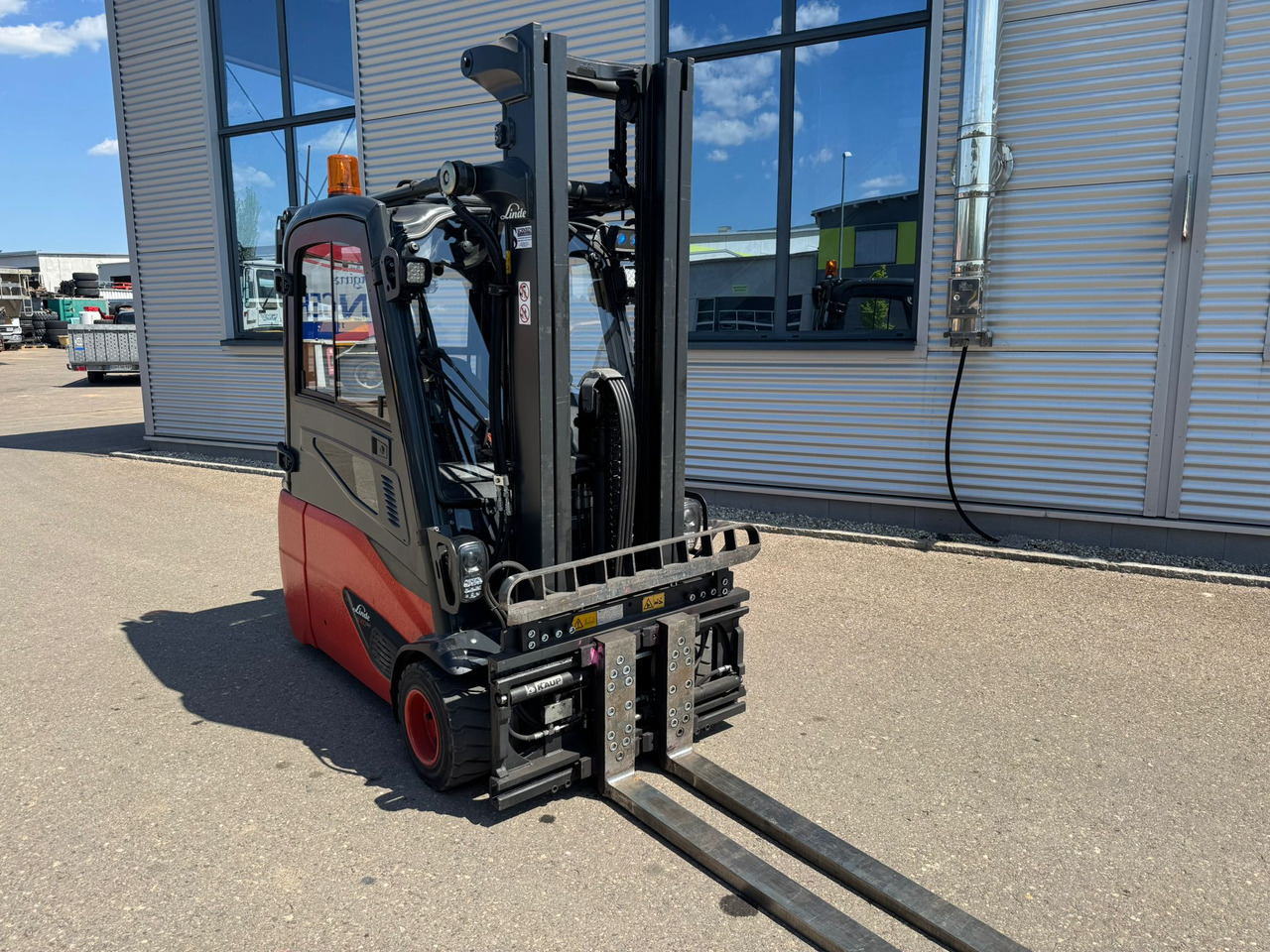 Linde E20L-02 Triplex Elektro Zinkenverstellgerät - Электропогрузчик: фото 2 Linde E20L-02 Triplex Elektro Zinkenverstellgerät - Электропогрузчик: фото 2