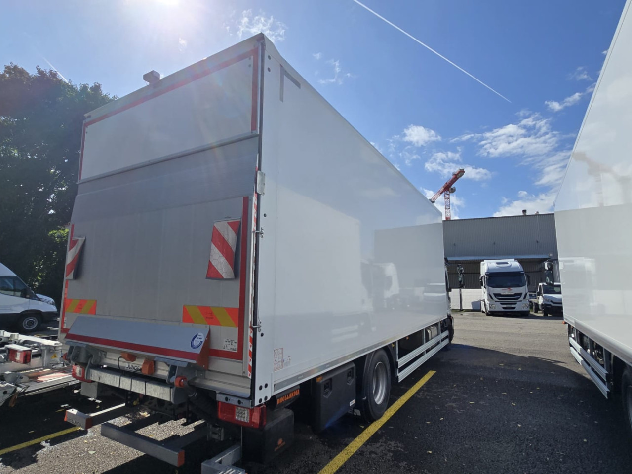IVECO Eurocargo ML160E28/FP Koffer mit Ladebordwand - Грузовик с закрытым кузовом: фото 2 IVECO Eurocargo ML160E28/FP Koffer mit Ladebordwand - Грузовик с закрытым кузовом: фото 2