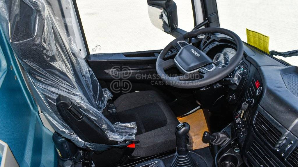 Фото интерьера 1: Грузовик-шасси IVECO T-WAY Chassis  6×4 AD380T47H WHEELBASE 4500 MY24