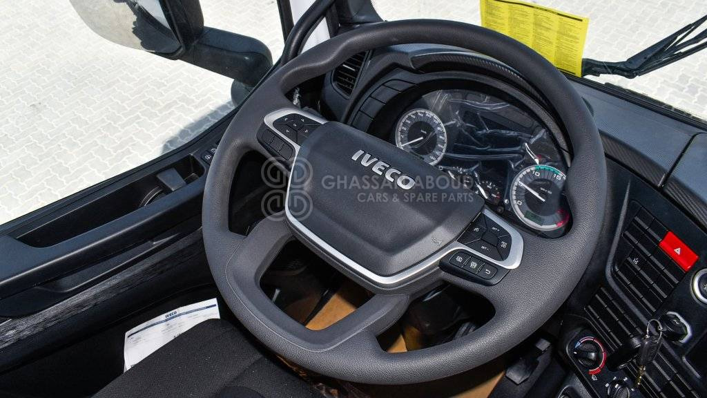 Фото интерьера 2: Грузовик-шасси IVECO T-WAY Chassis  6×4 AD380T47H WHEELBASE 4500 MY24