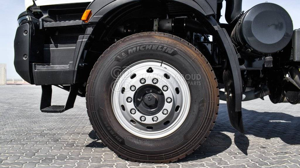 Фото интерьера 1: Грузовик-шасси IVECO T-WAY Chassis  6×4 AT380T47H WHEELBASE 4500 MY24