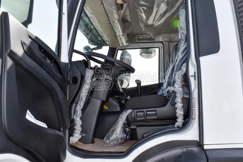 Iveco T-WAY AD380T47H 6x4 R24 Tyres Chassis - Barcelona Stock - Грузовик-шасси: фото 4 Iveco T-WAY AD380T47H 6x4 R24 Tyres Chassis - Barcelona Stock - Грузовик-шасси: фото 4