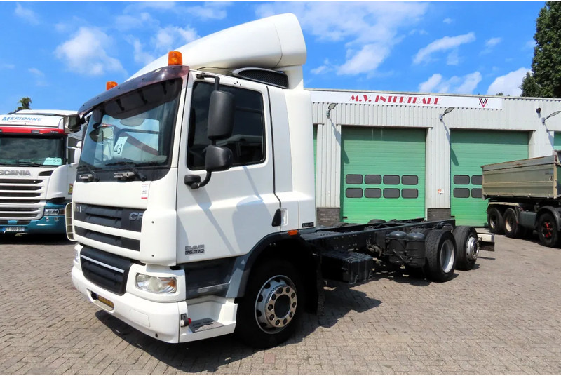 DAF CF 75.310 6x2 , DUTCH TRUCK, 4.20 wheelbasis - Грузовик-шасси: фото 1 DAF CF 75.310 6x2 , DUTCH TRUCK, 4.20 wheelbasis - Грузовик-шасси: фото 1
