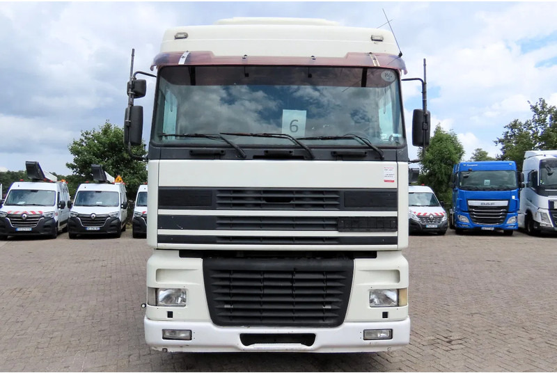 DAF XF 95.430 Manual diesel injection! Manual gearbox! - Тентованный грузовик: фото 4 DAF XF 95.430 Manual diesel injection! Manual gearbox! - Тентованный грузовик: фото 4