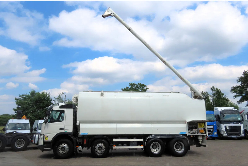 Volvo FMX 450 8x4 AUGER, radio control, 7 COMP. Full Volvo Service! . EXCELLENT condition - Грузовик-цистерна: фото 2 Volvo FMX 450 8x4 AUGER, radio control, 7 COMP. Full Volvo Service! . EXCELLENT condition - Грузовик-цистерна: фото 2