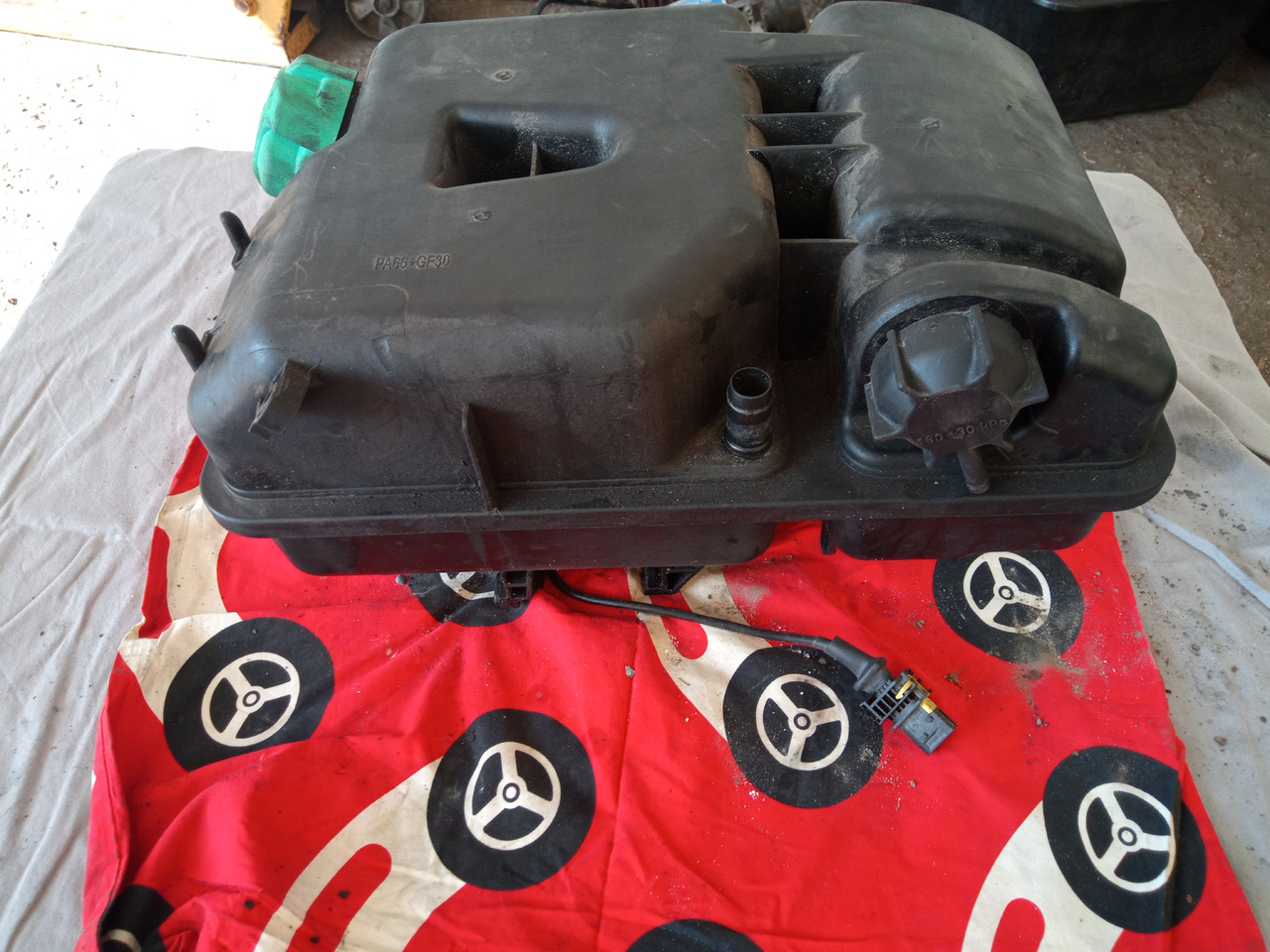 DAF XF106 - Расширительный бачок: фото 3 DAF XF106 - Расширительный бачок: фото 3