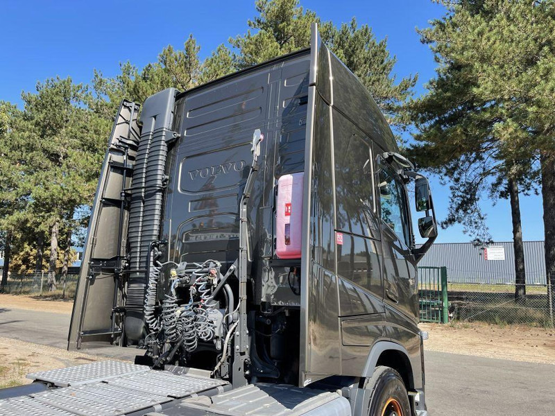 Volvo FH 460 ADR ACC + Dynamic Steering - I-park Cool - Lane Keeping Support - collision warning - leather - ... BE Truck - Тягач: фото 4 Volvo FH 460 ADR ACC + Dynamic Steering - I-park Cool - Lane Keeping Support - collision warning - leather - ... BE Truck - Тягач: фото 4