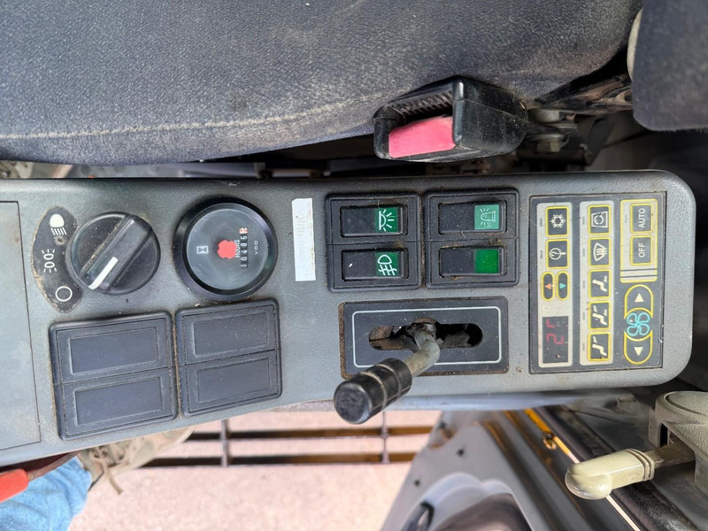 Колёсный экскаватор Volvo EW 140 B *FULL HYDR* - BLADE - 10.485h - TILT BUCKET -  CE - NL MACHINE - GOOD CONDITION: фото 9