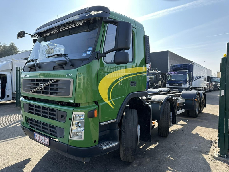 Volvo FM 340 8x2 CHASSIS (7m35) - LIFT+STEERING AXLE - MANUAL GEARBOX - EURO 3 - TÜV 05/2025 - BE TRUCK - Грузовик-шасси: фото 4 Volvo FM 340 8x2 CHASSIS (7m35) - LIFT+STEERING AXLE - MANUAL GEARBOX - EURO 3 - TÜV 05/2025 - BE TRUCK - Грузовик-шасси: фото 4