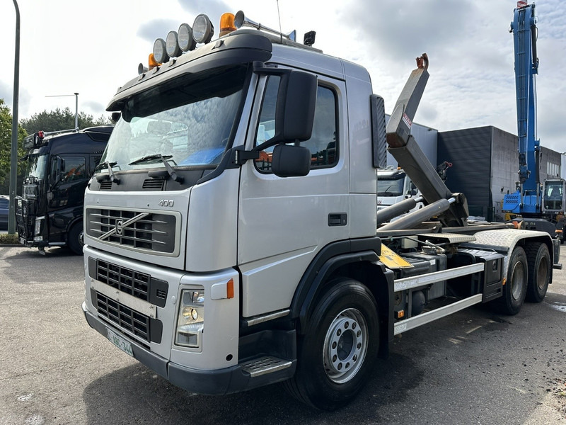 Volvo FM 400 6x4 HOOKLIFT / HAAKARM WAF 20T - EURO 5 - MANUAL - BLADVERING / STEEL SUSPENSION - TÜV 02/2026 - BE TRUCK - Крюковой мультилифт: фото 3 Volvo FM 400 6x4 HOOKLIFT / HAAKARM WAF 20T - EURO 5 - MANUAL - BLADVERING / STEEL SUSPENSION - TÜV 02/2026 - BE TRUCK - Крюковой мультилифт: фото 3