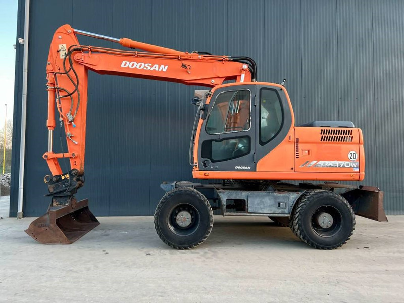 Doosan DX170W - Колёсный экскаватор: фото 3 Doosan DX170W - Колёсный экскаватор: фото 3