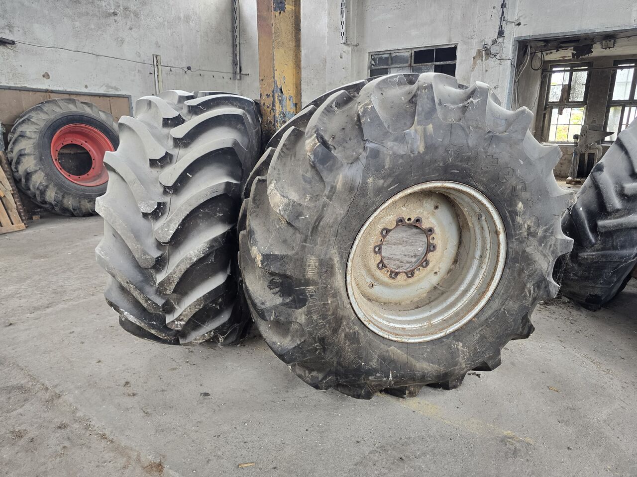 FIRESTONE 800/65 R32 (30.5 LR32) - Колесо для Сельскохозяйственной техники: фото 2 FIRESTONE 800/65 R32 (30.5 LR32) - Колесо для Сельскохозяйственной техники: фото 2