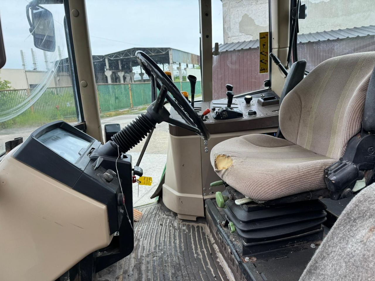 JOHN DEERE 6110 - Трактор: фото 3 JOHN DEERE 6110 - Трактор: фото 3