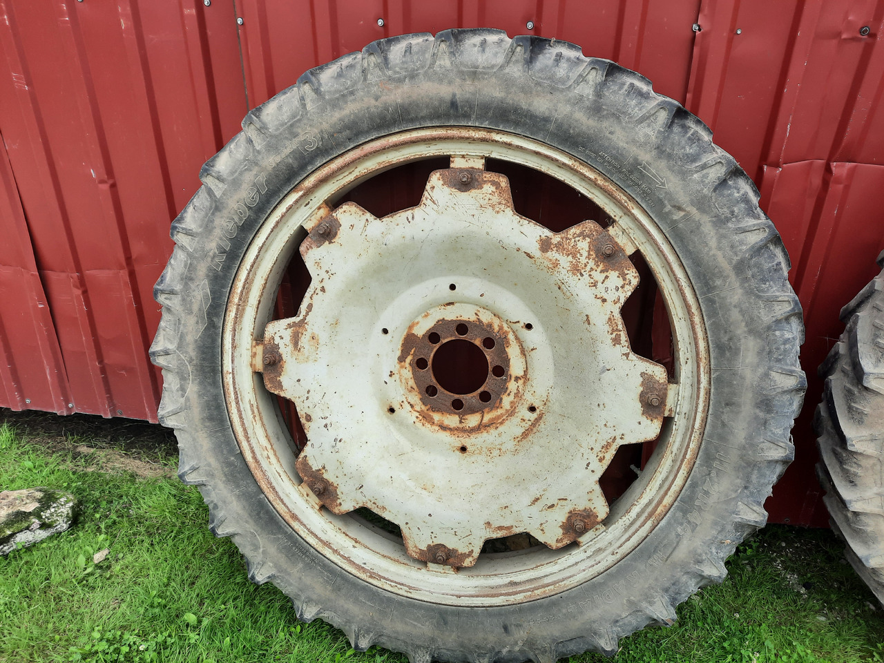 KLEBER Super 3 11.2 R44 - Колесо для Сельскохозяйственной техники: фото 3 KLEBER Super 3 11.2 R44 - Колесо для Сельскохозяйственной техники: фото 3