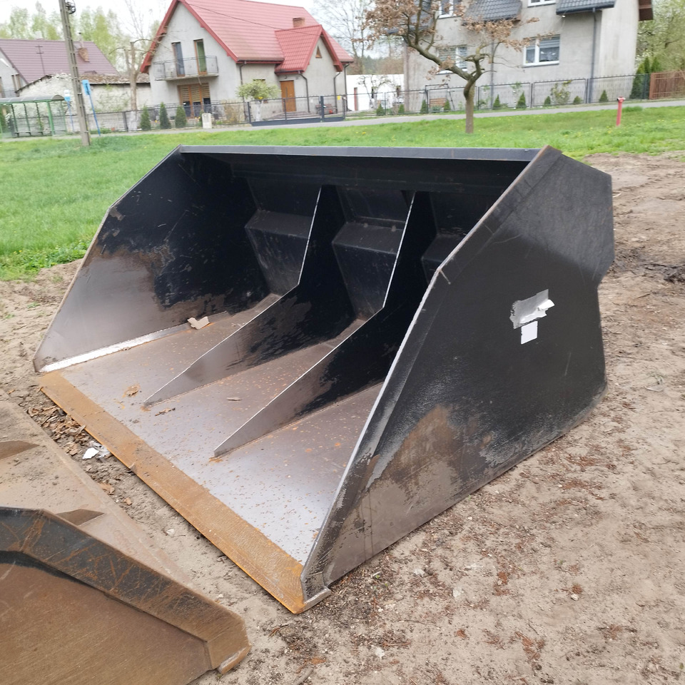 Manitou - Ковш для погрузчика: фото 2 Manitou - Ковш для погрузчика: фото 2