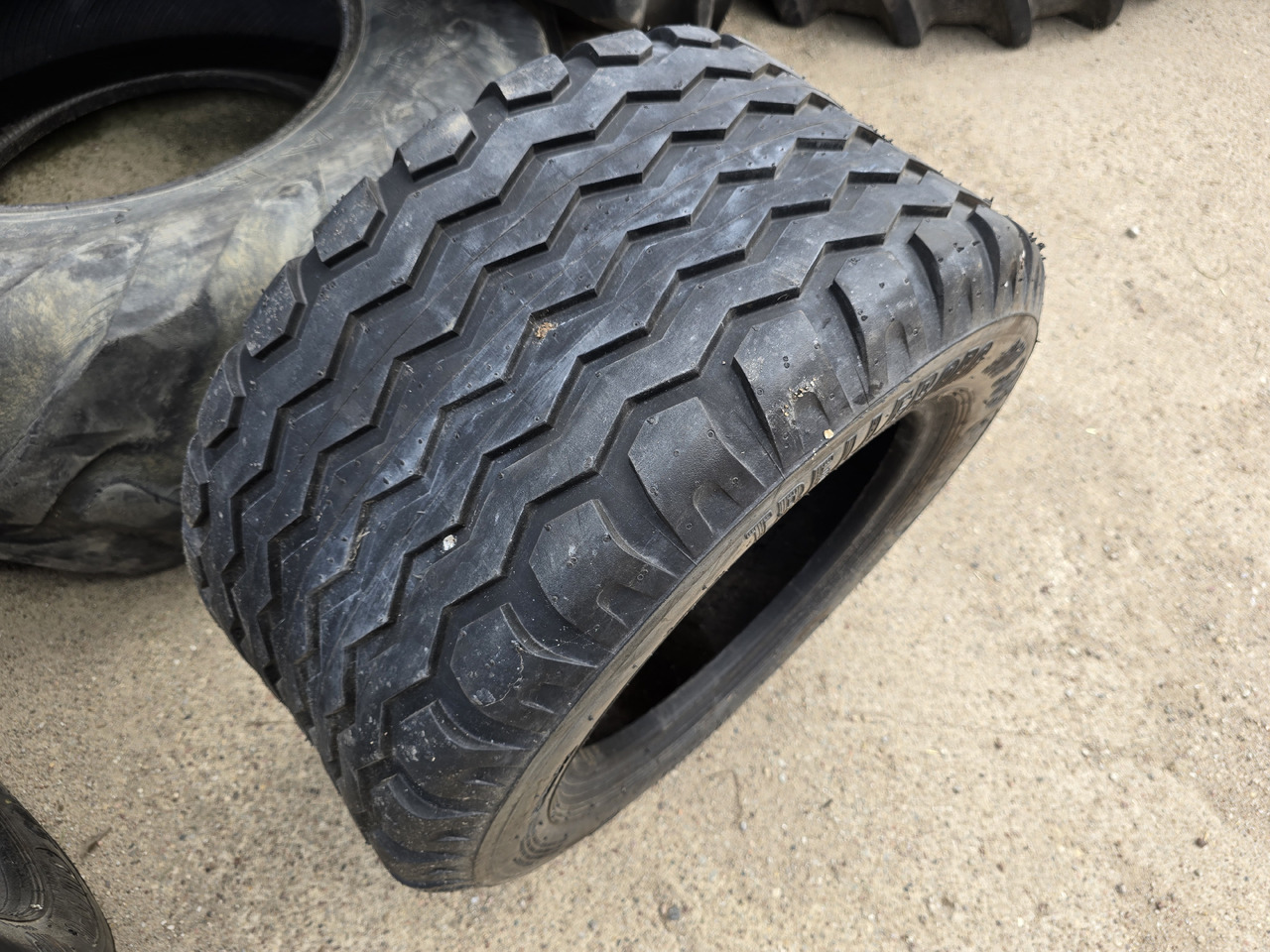 TRELLEBORG 340/55-16 - Шина для Строительной техники: фото 2 TRELLEBORG 340/55-16 - Шина для Строительной техники: фото 2