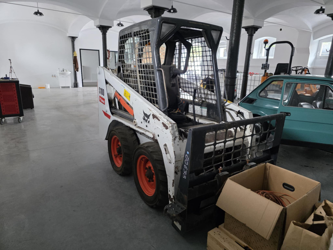 Bob cat s100 - Мини-погрузчик с бортовым поворотом: фото 1 Bob cat s100 - Мини-погрузчик с бортовым поворотом: фото 1