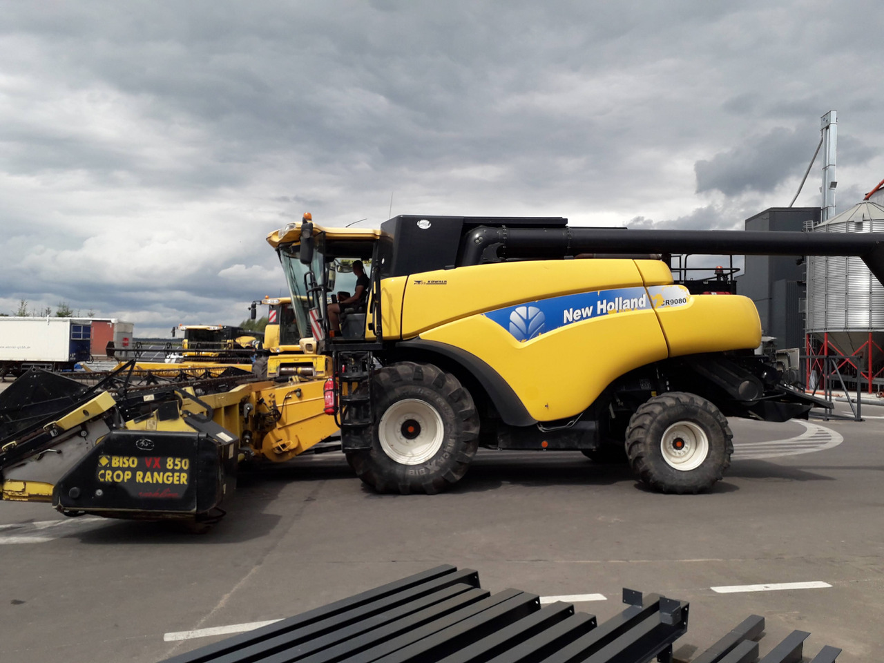 New-holland CR9080 - Зерноуборочный комбайн: фото 4 New-holland CR9080 - Зерноуборочный комбайн: фото 4