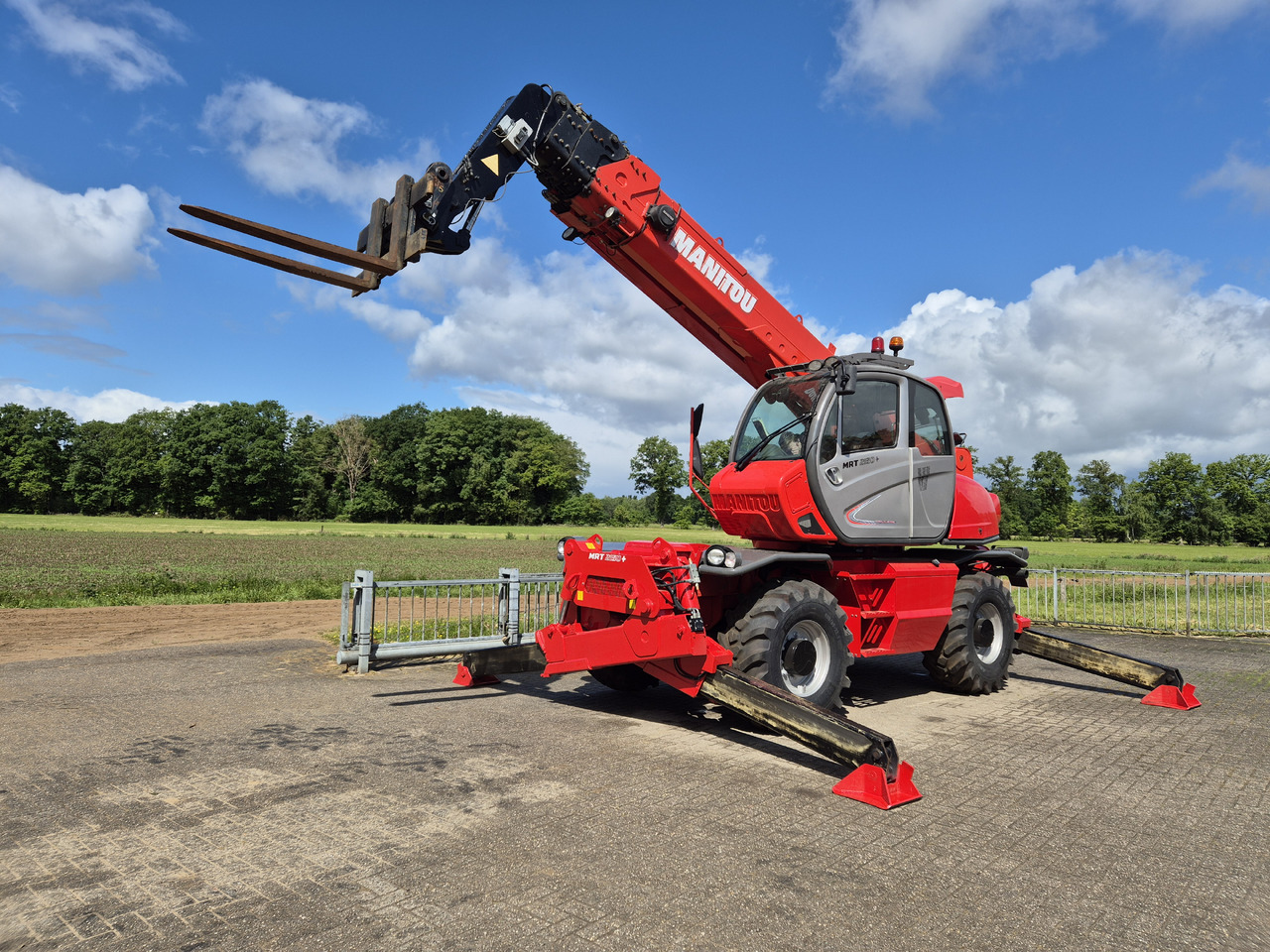Manitou MRT 2150 plus privilege - Телескопический погрузчик: фото 1 Manitou MRT 2150 plus privilege - Телескопический погрузчик: фото 1