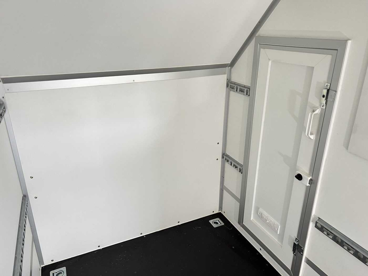 Новый Прицеп-фургон BLYSS F1330HD Seitentür,Fenster,Aero Kofferanhänger: фото 15