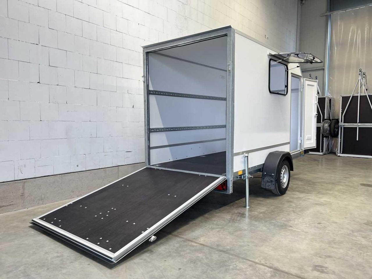Новый Прицеп-фургон BLYSS F1330HD Seitentür,Fenster,Aero Kofferanhänger: фото 7