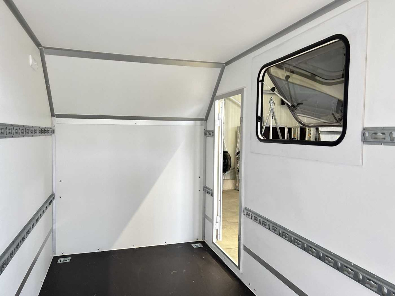 Новый Прицеп-фургон BLYSS F1330HD Seitentür,Fenster,Aero Kofferanhänger: фото 13