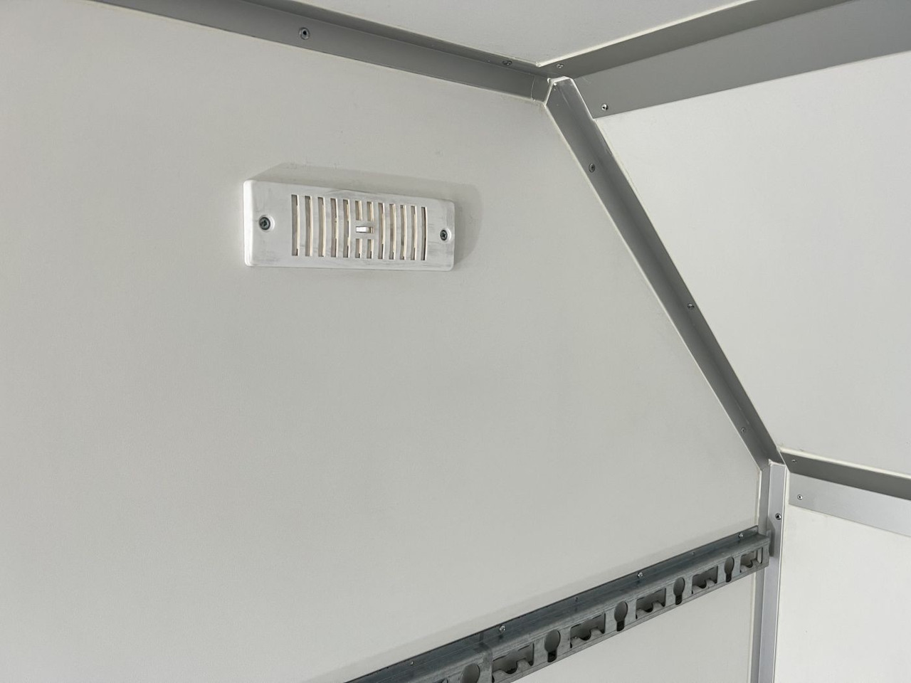 Новый Прицеп-фургон BLYSS F1330HD Seitentür,Fenster,Aero Kofferanhänger: фото 21