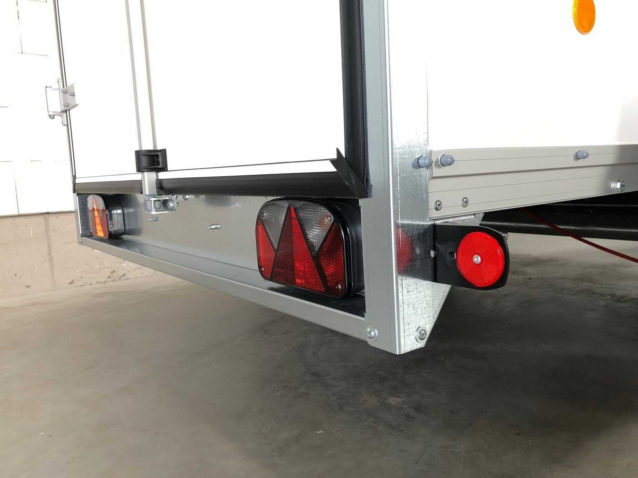 BOECKMANN KT 3015/20 H Kofferanhänger лизинг BOECKMANN KT 3015/20 H Kofferanhänger: фото 26 BOECKMANN KT 3015/20 H Kofferanhänger лизинг BOECKMANN KT 3015/20 H Kofferanhänger: фото 26