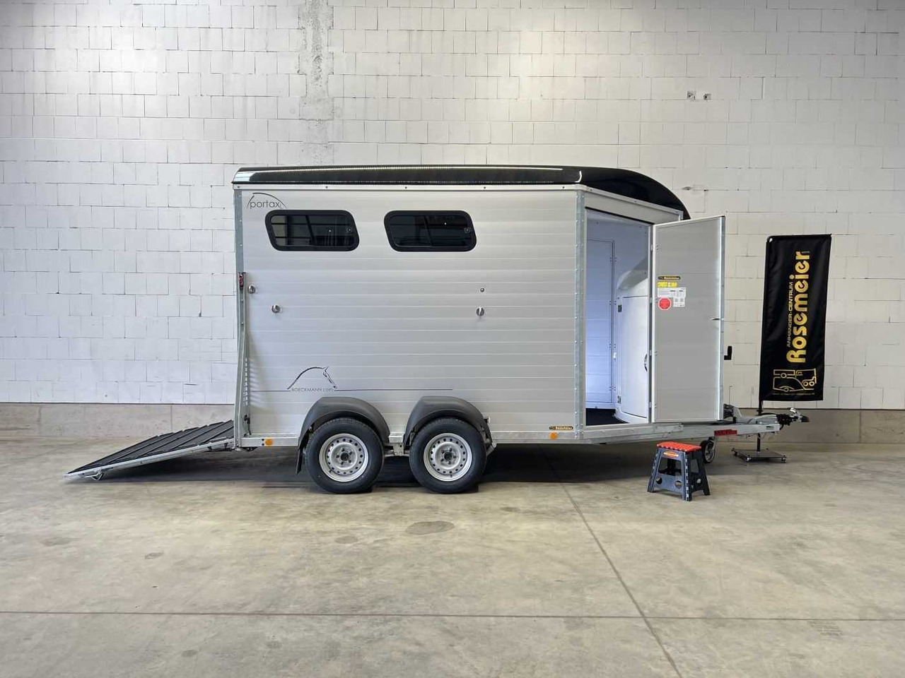 BOECKMANN Portax L E Pferdeanhänger - Прицеп-коневоз: фото 1 BOECKMANN Portax L E Pferdeanhänger - Прицеп-коневоз: фото 1