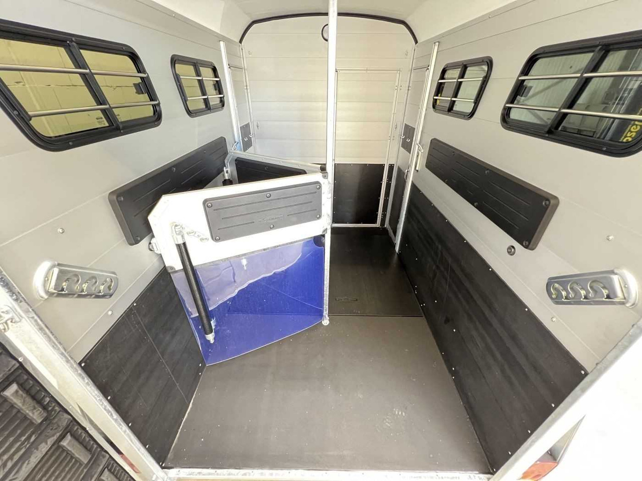 Новый Прицеп-коневоз BOECKMANN Portax L SR Neu Zw-Tür ALF Dek Pferdeanhänger: фото 14