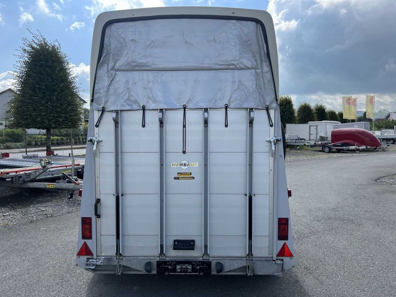 HUMBAUR HP 2000 Pferdeanhänger - Прицеп для легкового автомобиля: фото 4 HUMBAUR HP 2000 Pferdeanhänger - Прицеп для легкового автомобиля: фото 4