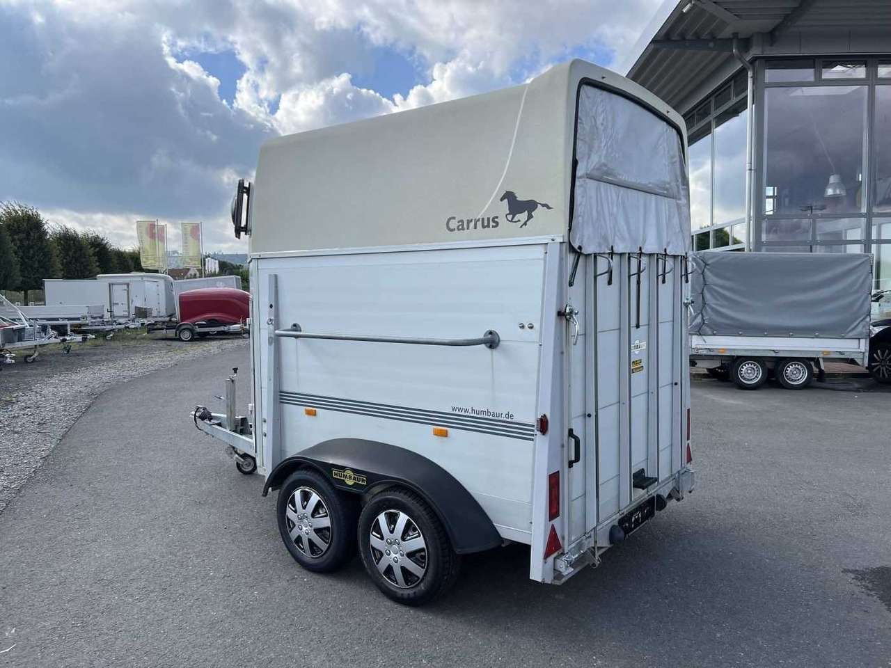 HUMBAUR HP 2000 Pferdeanhänger - Прицеп для легкового автомобиля: фото 5 HUMBAUR HP 2000 Pferdeanhänger - Прицеп для легкового автомобиля: фото 5