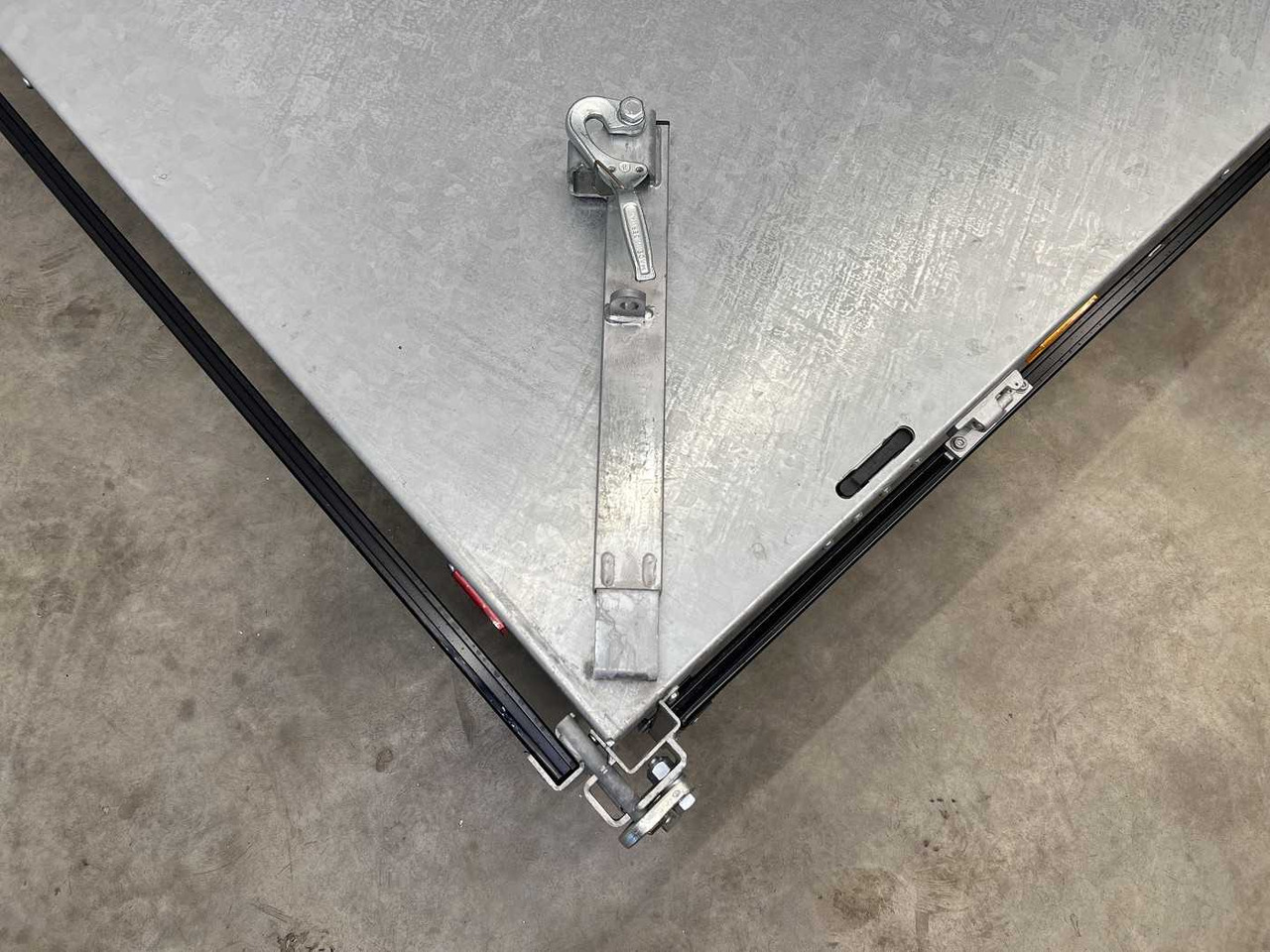 Новый Самосвальный прицеп HUMBAUR HTK 3500.37 Stahl Black Dreiseitenkipper: фото 12